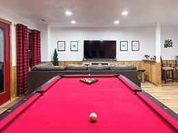 Mars Hill Cabin Retreat Mountain Views, Hot Tub, and Adventure Awaits