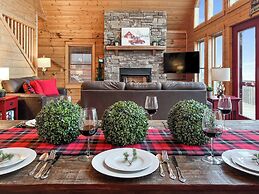 Mars Hill Cabin Retreat Mountain Views, Hot Tub, and Adventure Awaits