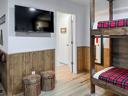 Mars Hill Cabin Retreat Mountain Views, Hot Tub, and Adventure Awaits