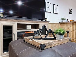 Mars Hill Cabin Retreat Mountain Views, Hot Tub, and Adventure Awaits