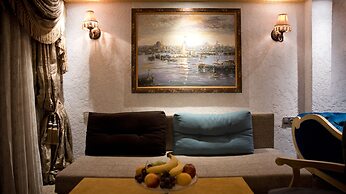 Grand Ambiance Hotel