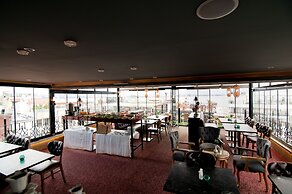 Grand Ambiance Hotel