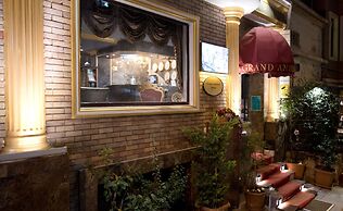 Grand Ambiance Hotel