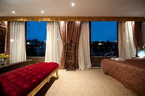 Grand Ambiance Hotel