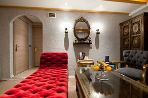 Grand Ambiance Hotel