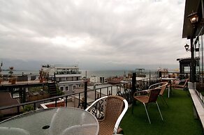 Grand Ambiance Hotel