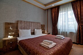 Grand Ambiance Hotel