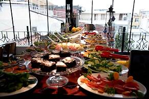 Grand Ambiance Hotel