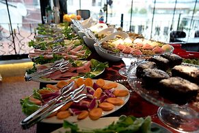 Grand Ambiance Hotel