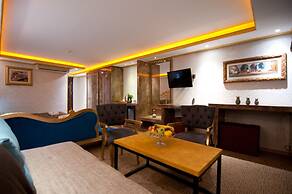 Grand Ambiance Hotel