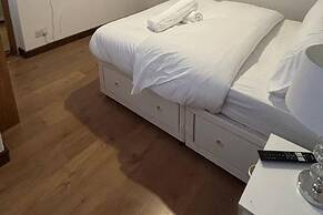 Dagenham - Stay 5 - Garden - Parking - Petfriendly