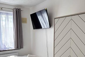 Dagenham - Stay 5 - Garden - Parking - Petfriendly