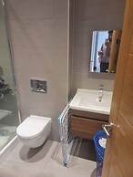 2 Beds Flat Centrally Located 2 Mins From Station