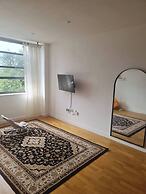 2 Beds Flat Centrally Located 2 Mins From Station