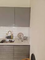 2 Beds Flat Centrally Located 2 Mins From Station