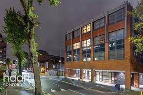 2 Beds Flat Centrally Located 2 Mins From Station