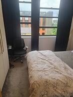 2 Beds Flat Centrally Located 2 Mins From Station