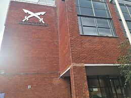 2 Beds Flat Centrally Located 2 Mins From Station