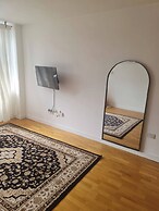 2 Beds Flat Centrally Located 2 Mins From Station