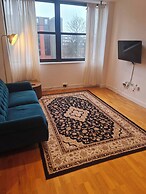 2 Beds Flat Centrally Located 2 Mins From Station