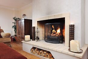 Greenknowes Entire Private Estate