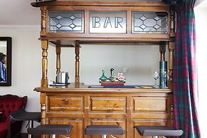 Greenknowes Entire Private Estate