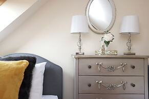 Greenknowes Entire Private Estate