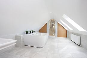 Greenknowes Entire Private Estate