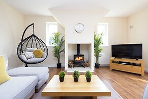 Greenknowes Entire Private Estate