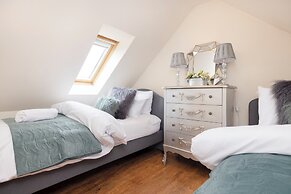 Greenknowes Entire Private Estate