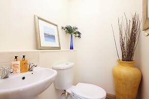 Greenknowes Entire Private Estate