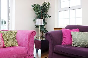 Greenknowes Entire Private Estate