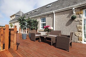 Greenknowes Entire Private Estate