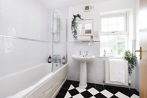 Greenknowes Entire Private Estate