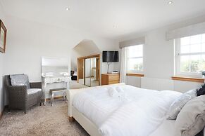 Greenknowes Entire Private Estate