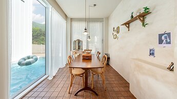 Laetari Pension, Gyeongju