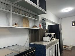 Cozy Holiday Home in San Pablo City for Groups of 8-10