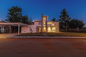 Royal County Villa by Stayjade