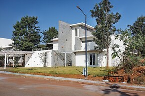 Royal County Villa by Stayjade