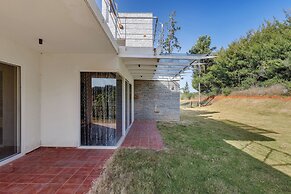Royal County Villa by Stayjade