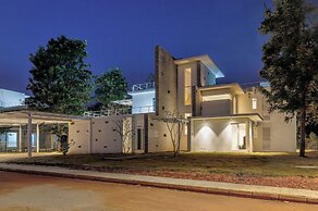Royal County Villa by Stayjade