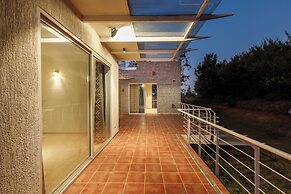 Royal County Villa by Stayjade