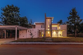 Royal County Villa by Stayjade