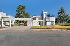 Royal County Villa by Stayjade