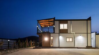 Yeongheungdo Stay Noc Pool Villa