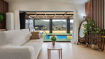Yeongheungdo Stay Noc Pool Villa