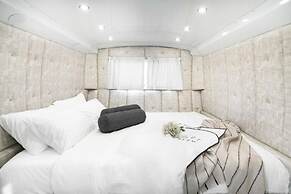 The Daydream Bus Hideaway by Sea N' Rent