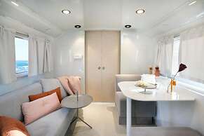 The Daydream Bus Hideaway by Sea N' Rent