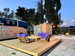 The Daydream Bus Hideaway by Sea N' Rent