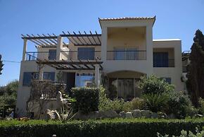 Villa Elias 3BR with Jacuzzi & Pool